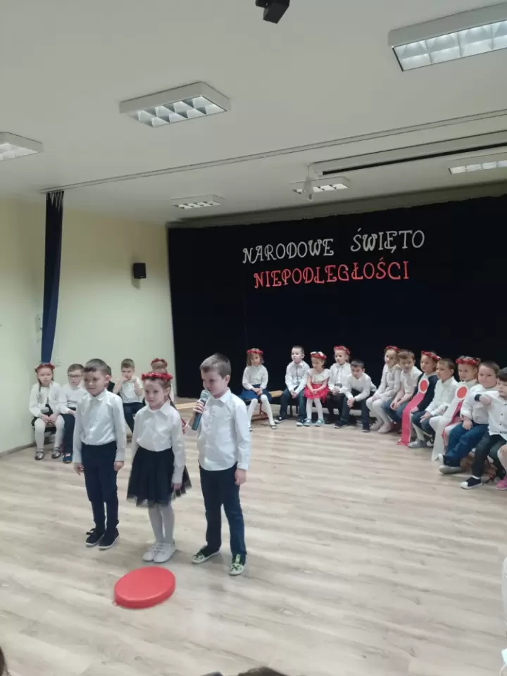 Zdjęcie: Przedszkolaki świętują Dzień Niepodległości